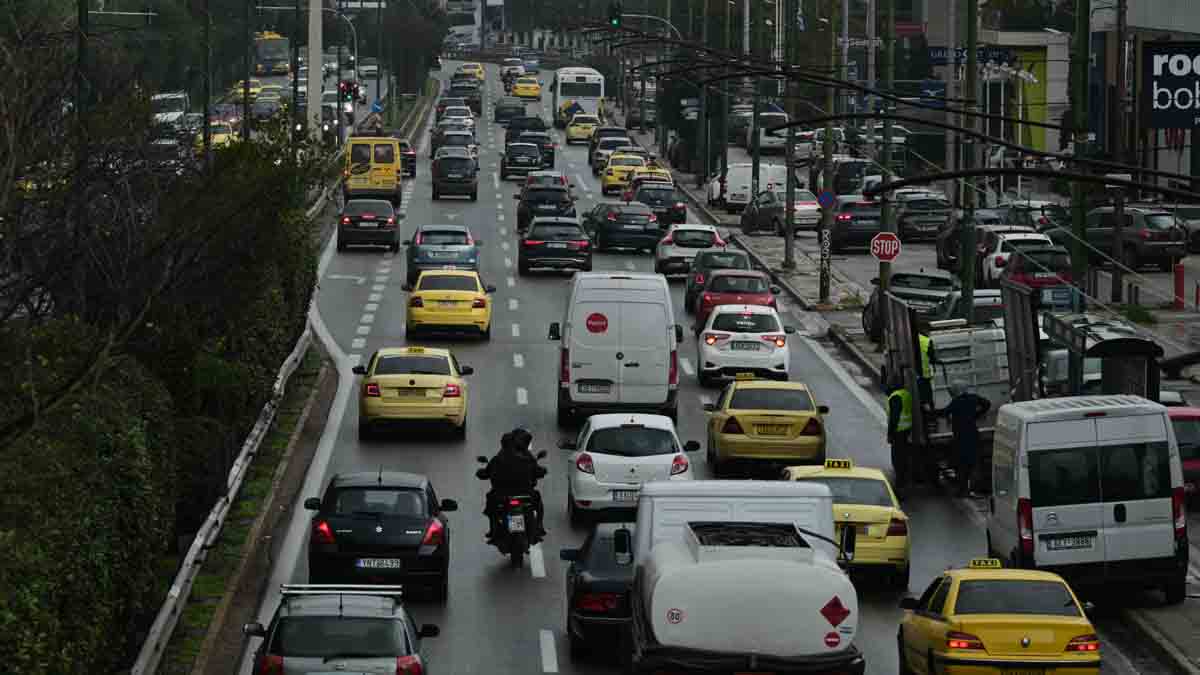 Καραμπόλα τεσσάρων οχημάτων στον Κηφισό