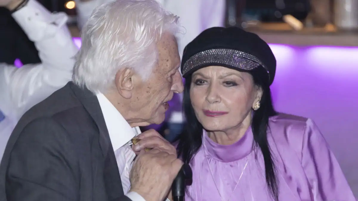 Συντετριμμένη η Ζωζώ Σαπουντζάκη από τον θάνατο του επί 28 χρόνια συντρόφου της – Πού και πότε θα γίνει η κηδεία του