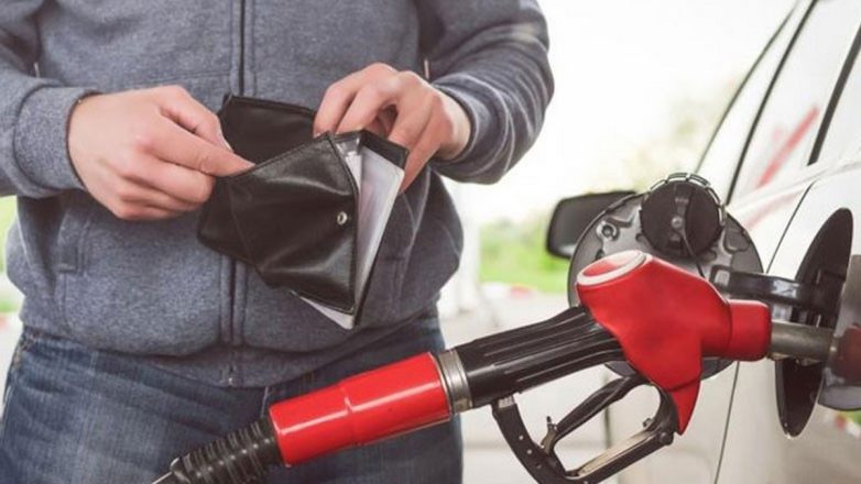 ΙΜΕ ΓΣΕΒΕΕ: Δεν επαρκεί το μηνιαίο εισόδημα για 6 στα 10 ελληνικά νοικοκυριά ΙΜΕ ΓΣΕΒΕΕ: Δεν επαρκεί το μηνιαίο εισόδημα για 6 στα 10 ελληνικά νοικοκυριά