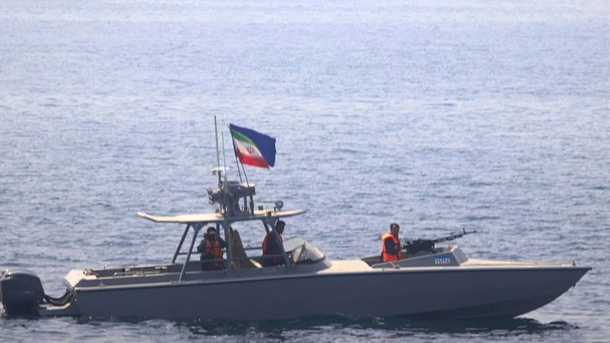 Ιρανικά πολεμικά σκάφη επιχείρησαν να σταματήσουν αμερικανικό πετρελαιοφόρο στα Στενά του Ορμούζ