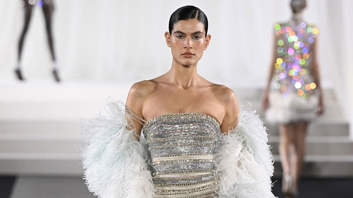 Από τη Victoria’s Secret στο Παρίσι: Η Ανθή Φακιδάρη εντυπωσίασε στο show της Σίλιας Κριθαριώτη