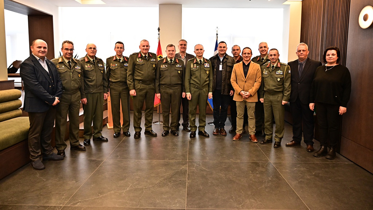 Ο Αρχηγός ΓΕΣ απένειμε αναμνηστικά σε Ανώτερους και Ανώτατους αξιωματικούς που αποστρατεύθηκαν