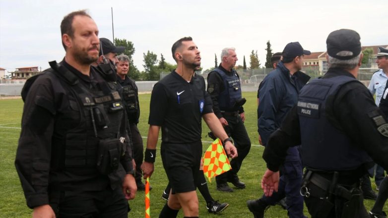 Σύρραξη μεταξύ ποδοσφαιριστών εν ώρα αγώνα