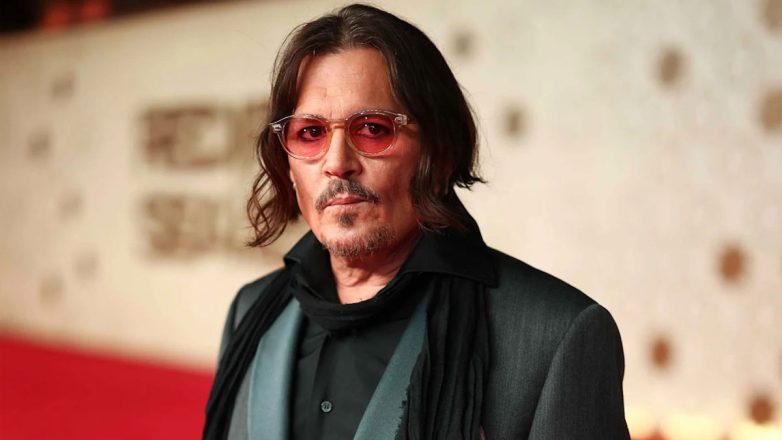 Η μεγάλη επιστροφή του Johnny Depp – Αγνώριστος ως Σκρούτζ