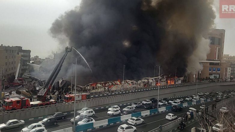 Μεγάλη φωτιά σε εμπορικό κέντρο στη δυτική Τεχεράνη Μεγάλη φωτιά σε εμπορικό κέντρο στη δυτική Τεχεράνη