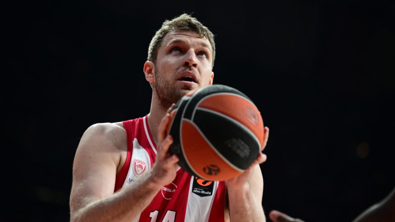 Πρόστιμο στον Βεζένκοφ για το επεισόδιο με τον Πετρόπουλο