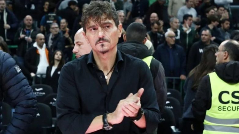 Γιαννακόπουλος: Αποθέωσε Σλούκα με φόντο το τραπεζάκι (video)