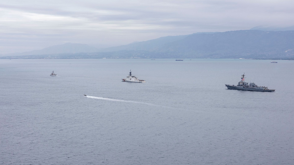 Τρία αμερικανικά πλοία ανοιχτά της Αϊτής