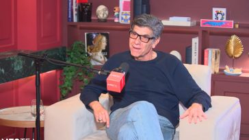 «Καταπέλτης» ο Γιάννης Μπέζος: «Η ελληνική τηλεόραση είναι ψευτοχαρούμενη, όλοι είναι χαρούμενοι χωρίς λόγο»