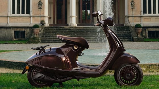 H Vespa προσθέτει την 946 Horse στα συλλεκτικά μοντέλα Lunar