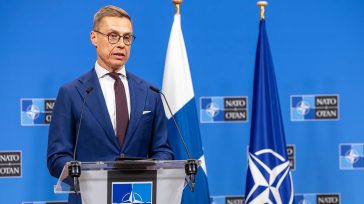 Στουμπ: Πρέπει να παραδεχτούμε ότι οι ΗΠΑ αλλάζουν