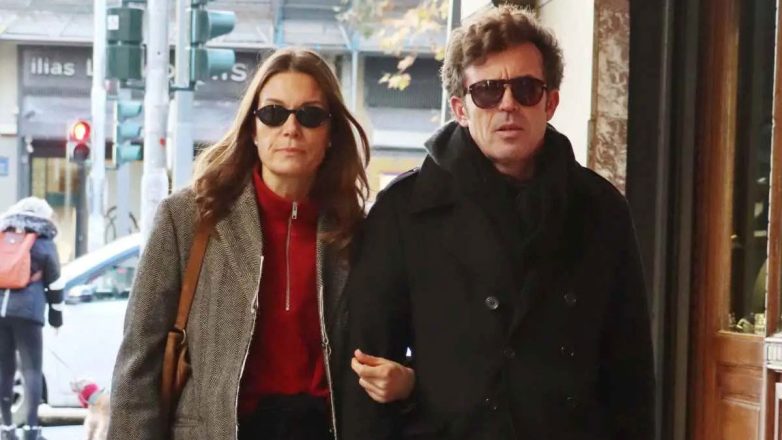 Βίκυ Καγιά – Ηλίας Κρασσάς: Αγκαζέ σε χαλαρή βόλτα τους στο κέντρο της Αθήνας