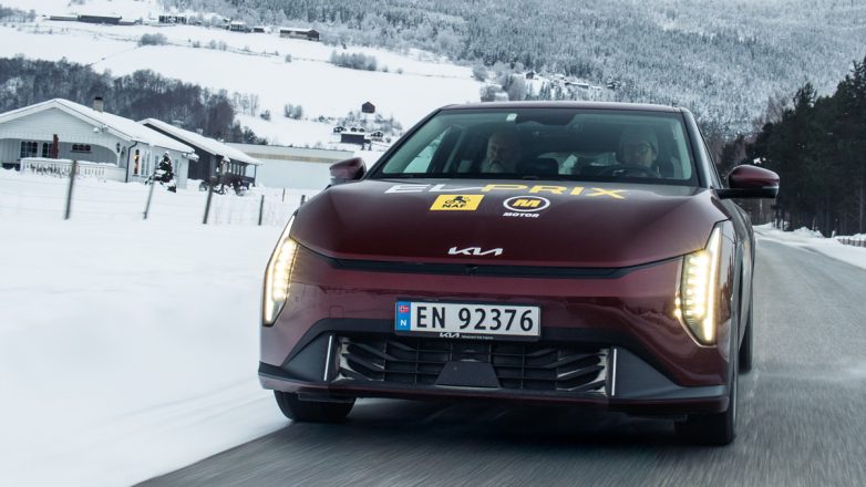 Το νέο Kia EV4 τα κατάφερε και στο… «άγριο» κρύο: 390χλμ. αυτονομία στους −31 °C