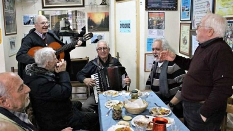 Οι γλεντζέδες που αντέχουν στον χρόνο – Οι «Λεχρίτες» γιορτάζουν χωρίς γυναίκες κάθε Κυριακή του Ασώτου