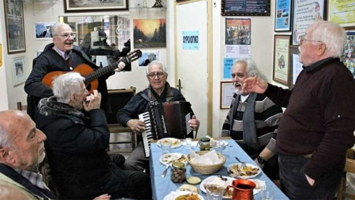 Οι γλεντζέδες που αντέχουν στον χρόνο – Οι «Λεχρίτες» γιορτάζουν χωρίς γυναίκες κάθε Κυριακή του Ασώτου