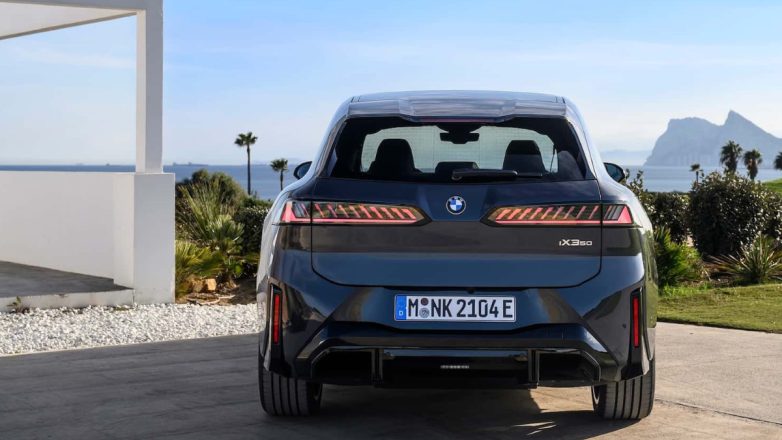 BMW:” Ήταν λάθος μας που χρεώναμε μηνιαία συνδρομή για τα θερμαινόμενα καθίσματα”