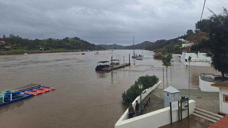 Πορτογαλία: Ένας νεκρός από τις πλημμύρες που προκάλεσε η καταιγίδα Λεονάρντο