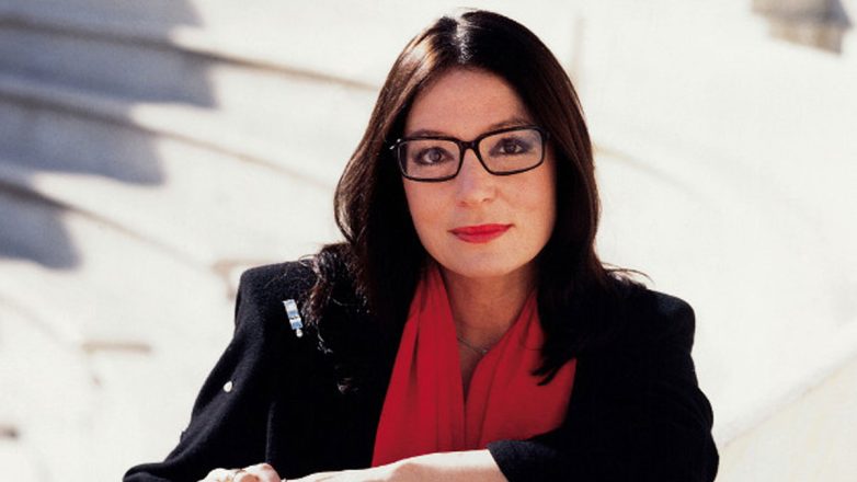 Ιστορική τιμή για τη Νάνα Μούσχουρη – Το τιμητικό βραβείο στη Γαλλία