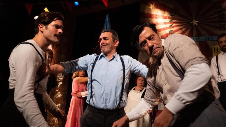 «Σκοτώνουν τα άλογα όταν γεράσουν»: Η επιτυχημένη παράσταση συνεχίζεται μέχρι την Κυριακή των Βαΐων