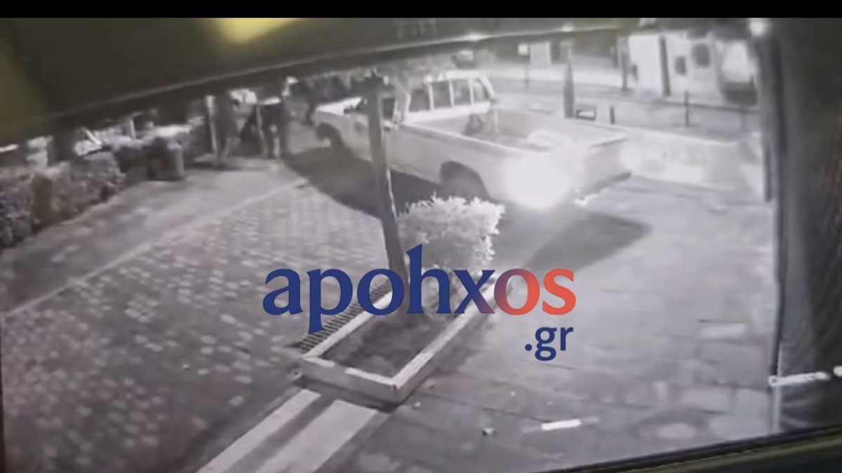 Καρέ καρέ η διάρρηξη σε κοσμηματοπωλείο στο Αίγιο