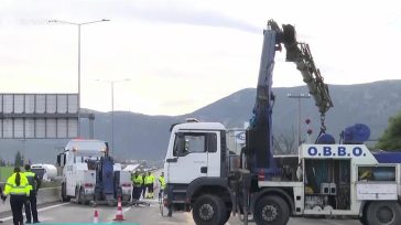 Παραμένουν κλειστές οι δύο λωρίδες της Εθνικής Οδού στον Αυλώνα