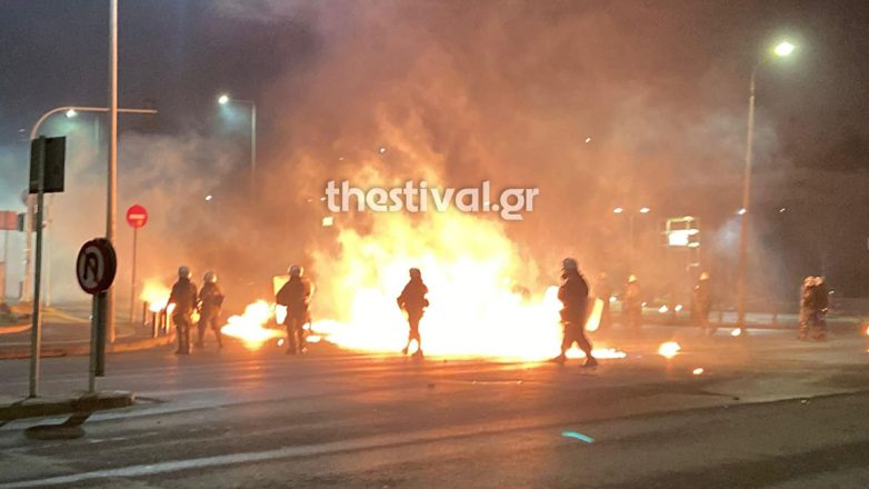 Επεισόδια στη Θεσσαλονίκη με μολότοφ εναντίον αστυνομικών