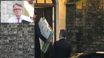 Σκάνδαλο Έπσταϊν: Πολιτικός «σεισμός» στη Βρετανία – Έφοδος της αστυνομίας σε σπίτια του Μάντελσον