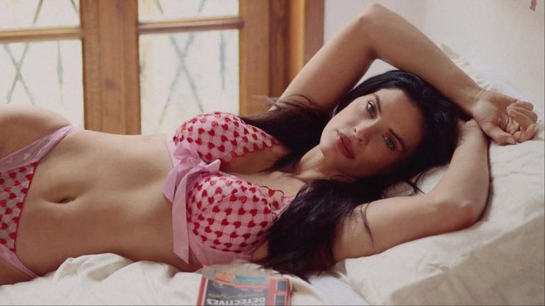 Χριστίνα Μπόμπα: Η εντυπωσιακή φωτογράφιση με εσώρουχα για του Αγίου Βαλεντίνου που κόβει την ανάσα!