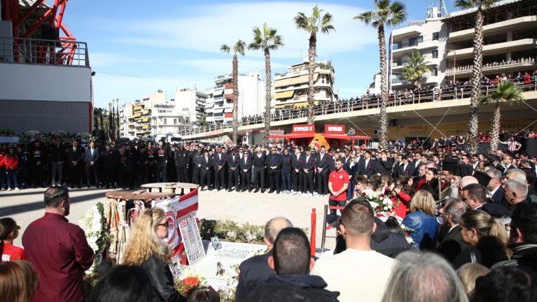 Μνημόσυνο Θύρας 7: «Αδέρφια ζείτε, εσείς μας οδηγείτε»
