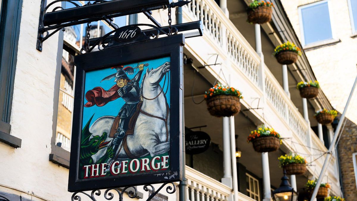 George Inn: Η ιστορική παμπ του Λονδίνου, όπου έπιναν μπύρες ο Ντίκενς και ο Σαίξπηρ