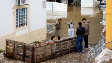 Ένας πυροσβέστης νεκρός από τις πλημμύρες στην Πορτογαλία