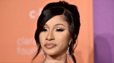 Cardi B: Το απρόοπτο ατύχημα της τραγουδίστριας τη στιγμή που χόρευε με ρομπότ – Δείτε το βίντεο