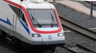 Πάτρα: Τρένο του προαστιακού σιδηροδρόμου προσέκρουσε σε ΙΧ