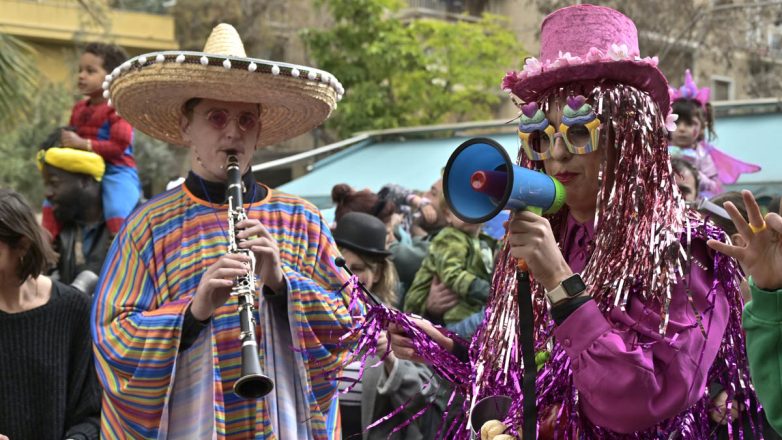 Περισσότεροι από 50.000 καρναβαλιστές αναμένεται να ξεχυθούν στους δρόμους της Πάτρας