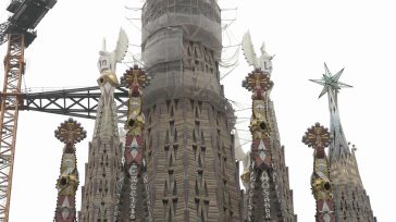 Βαρκελώνη: Η εμβληματική Σαγράδα Φαμίλια έφτασε στο μέγιστο ύψος της