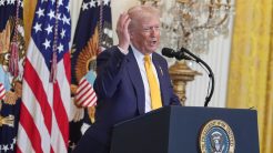 Αγνοεί επιδεικτικά το Ανώτατο Δικαστήριο των ΗΠΑ ο Ντόναλντ Τραμπ