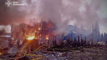 Μαζικές ρωσικές επιθέσεις με πυραύλους και drones στο Κίεβο – Δύο τραυματίες