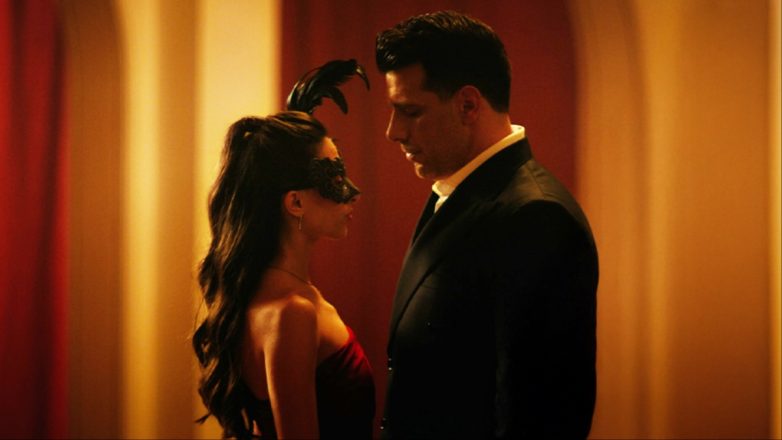 Θοδωρής Φέρρης – «Είπες»: Το γεμάτο συναίσθημα βίντεο κλιπ για τη νέα του μεγάλη επιτυχία!