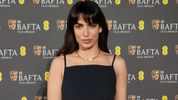 Τόνια Σωτηροπούλου: «Τράβηξε» όλα τα βλέμματα με την εντυπωσιακή της εμφάνιση στο red carpet των BAFTA