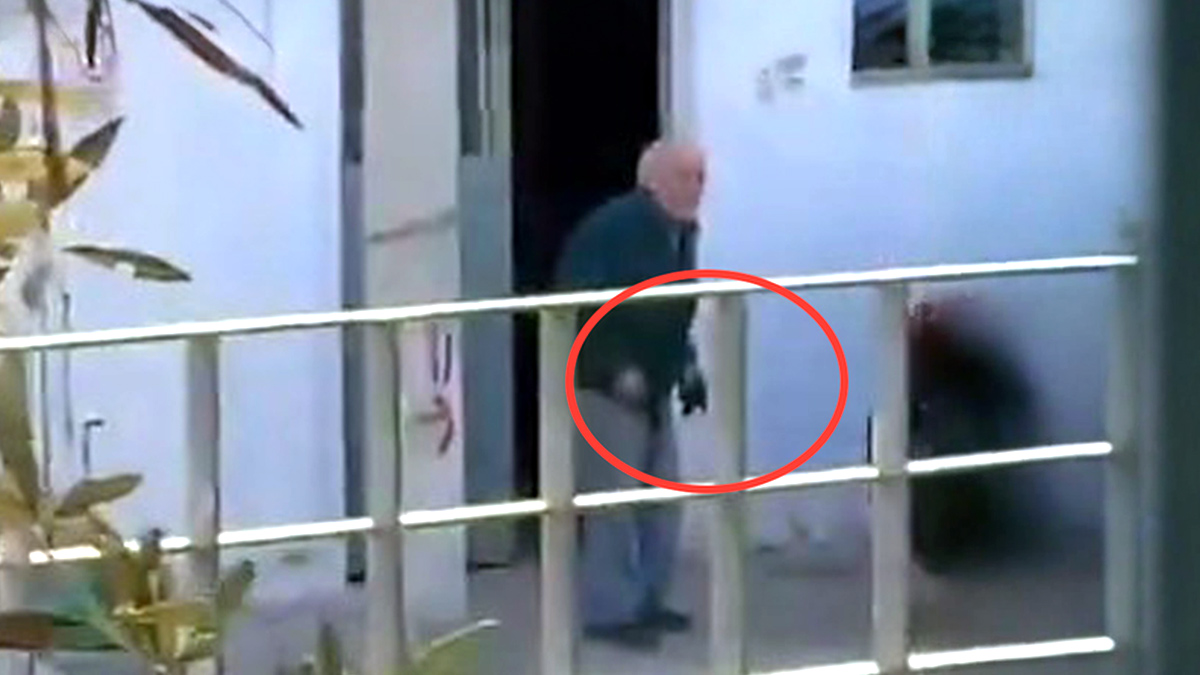 Βίντεο με 85χρονο να κρατά όπλο έξω από Σχολείο στου Ρέντη