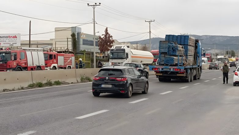 Καραμπόλα με πέντε φορτηγά στον Ασπρόπυργο Καραμπόλα με πέντε φορτηγά στον Ασπρόπυργο