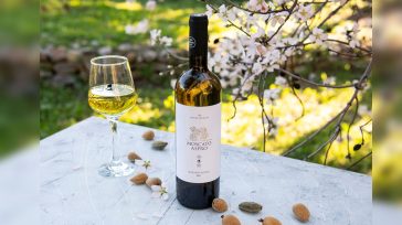 Μοσχάτο Άσπρο ΕΟΣ Σάμου: Μια σταγόνα ήλιου στην αρχή της άνοιξης