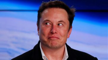 Elon Musk: “Όσοι μείνουν «κολλημένοι» στη βενζίνη θα έχουν το τέλος των… δεινοσαύρων”