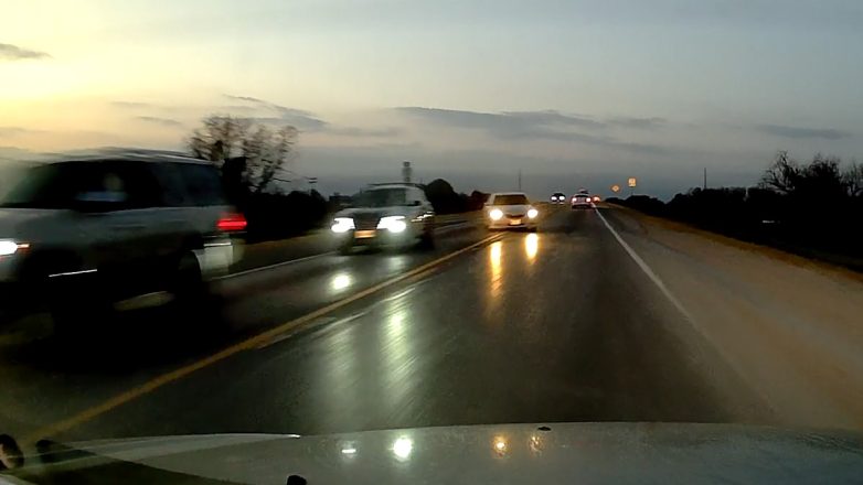 Οδηγός αποφεύγει μετωπική σύγκρουση την τελευταία στιγμή (Video)