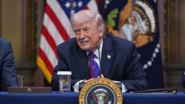 Τραμπ: «Κάνω χάρη στον κόσμο με τον πόλεμο στο Ιράν»