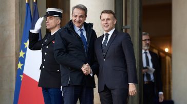 Έκτακτη συνάντηση Μητσοτάκη – Μακρόν στην Κύπρο