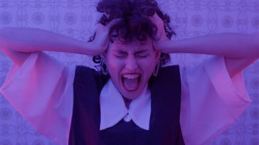 «Γάτες με φράντζες» της Ελένης Μυλωνά στο Red Jasper Cabaret Theatre