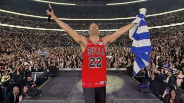 Κωνσταντίνος Αργυρός: Δείτε όσα έγιναν στη συναυλία του στο εμβληματικό στάδιο του Michael Jordan στο Σικάγο