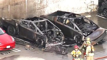 Μυστήριο με δύο Tesla Cybertruck που λαμπάδιασαν ξαφνικά σε υπαίθριο πάρκινγκ – Οι αρχές ψάχνουν τι συνέβη