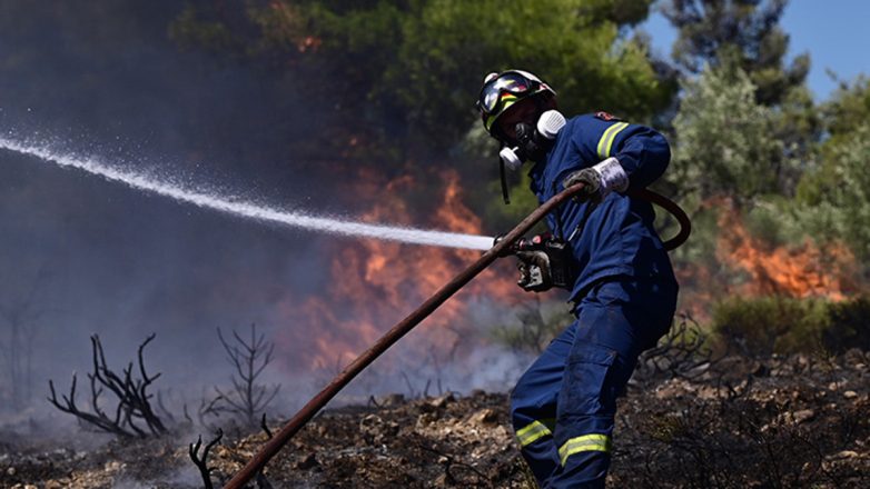 Υπό μερικό έλεγχο οι πυρκαγιές σε Κορινθία και Αχαΐα